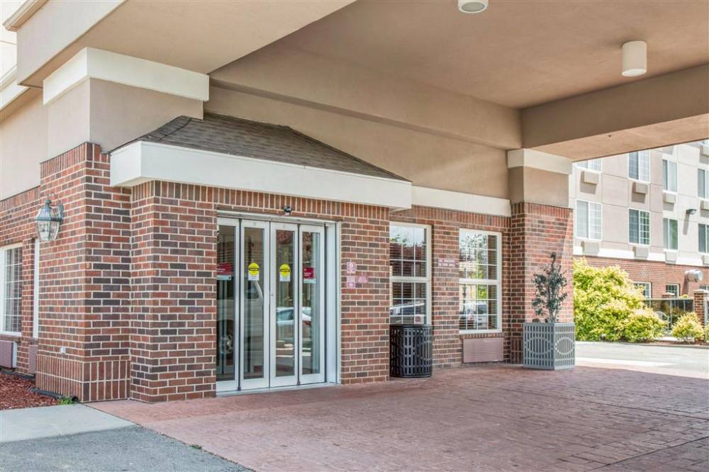 Comfort Suites Airport